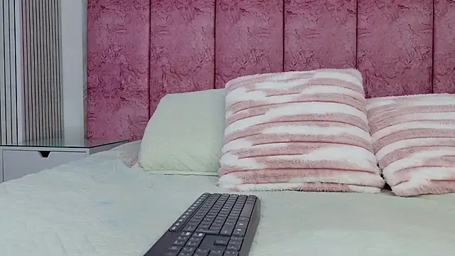 emmacurvy online show from February 26, 2026, 3:05 am