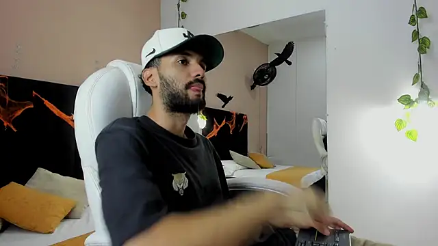 Ryan Jackson  online show from October 16, 2025, 11:50 pm