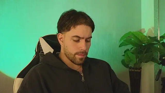 Ades Lowe online show from December 3, 2025, 11:08 am