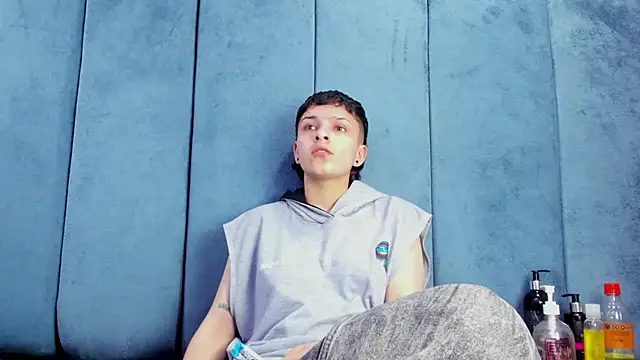 Megan Thompson  online show from February 27, 2026, 2:22 am