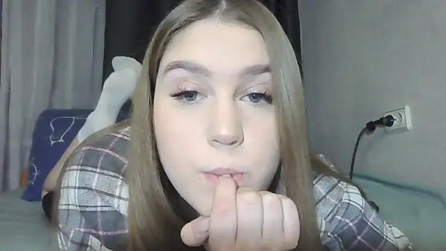 Snapshot of yourhoney_Lola_ chatting on November 29, 2025, 1:14 pm yourhoney Lola online show from November 29, 2025, 1:14 pm