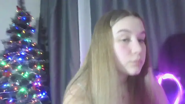 Snapshot of yourhoney_Lola_ chatting on December 20, 2025, 5:09 pm yourhoney Lola online show from December 20, 2025, 5:09 pm