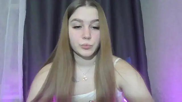 Snapshot of yourhoney_Lola_ chatting on December 21, 2025, 5:09 pm yourhoney Lola online show from December 21, 2025, 5:09 pm