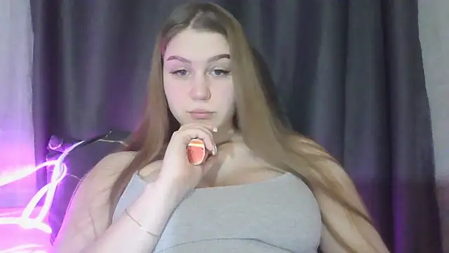 Snapshot of yourhoney_Lola_ chatting on January 12, 2026, 3:39 pm yourhoney Lola online show from January 12, 2026, 3:39 pm