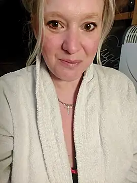 Bouncy-Bella28X online show from October 30, 2025, 8:27 am