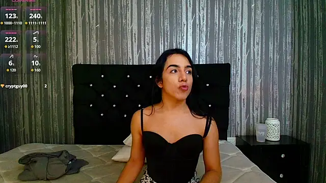 Alicee Moonn online show from April 8, 2026, 6:52 pm