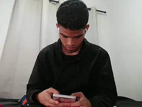 camillo beischel  online show from October 11, 2025, 6:28 pm