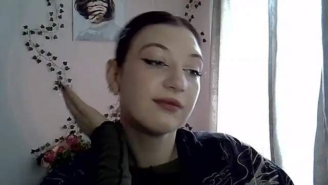 Lily Ember online show from October 16, 2025, 10:05 am