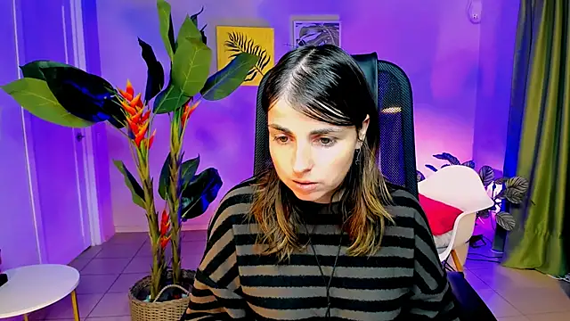 MartaEdams online show from November 18, 2025, 6:18 am