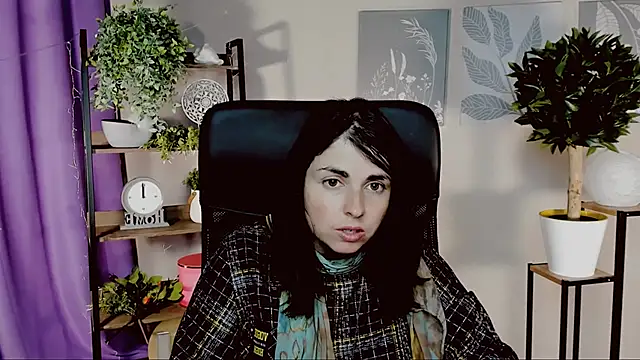 MartaEdams online show from March 18, 2026, 6:16 am