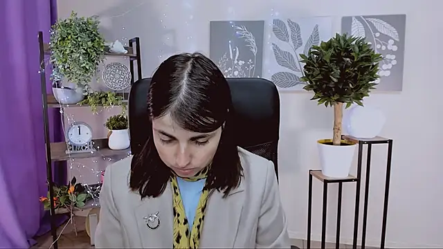 MartaEdams online show from April 10, 2026, 6:29 am