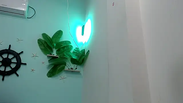 eladyrous98 online show from December 5, 2025, 6:44 am