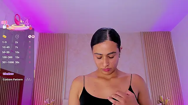 Snapshot of ZOEBARLOWE chatting on October 17, 2025, 7:05 pm ZOEBARLOWE online show from October 17, 2025, 7:05 pm