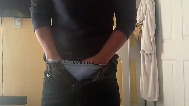 kSwisssxxx online show from November 22, 2025, 6:29 pm