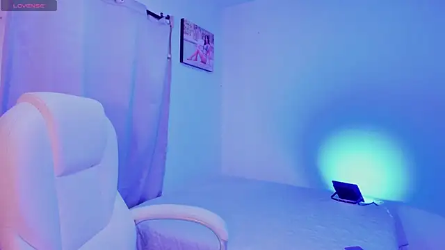 SelenaStonne online show from April 9, 2026, 7:08 pm