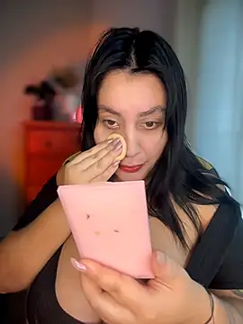 victoria amatista  online show from February 15, 2026, 3:09 pm