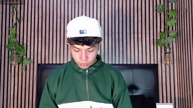 Felipe boy1 online show from September 25, 2025, 4:27 am