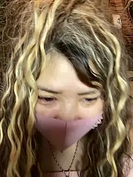 xoxLILxMELOxox online show from November 2, 2025, 4:31 pm