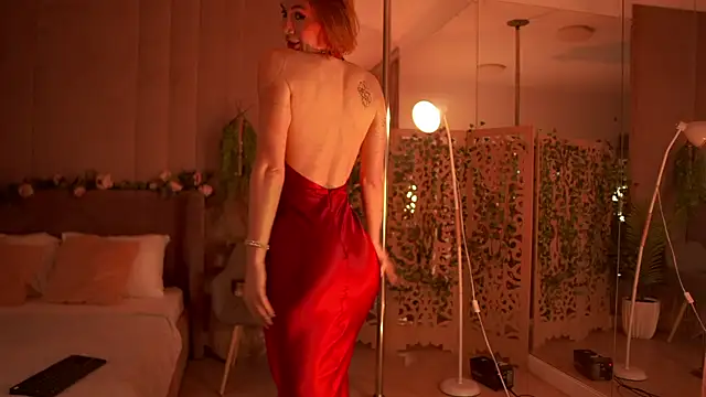 Serena Waldarf online show from September 19, 2025, 6:08 pm