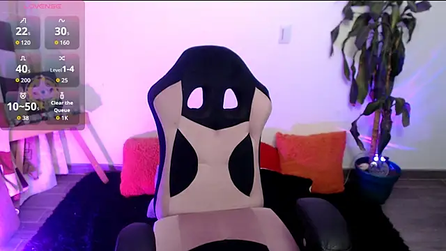 LunaBunny8 online show from December 5, 2025, 2:09 am