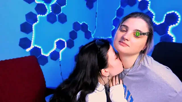 foxy tease  online show from December 13, 2025, 8:25 pm