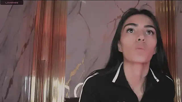 eimy skinny  online show from February 19, 2026, 12:45 pm