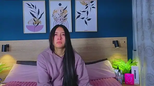 SarahMiler  online show from November 24, 2025, 1:22 pm