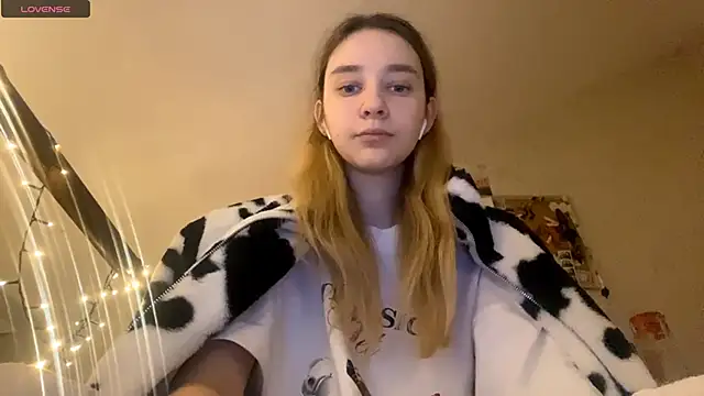 DanaCore online show from November 11, 2025, 6:08 pm