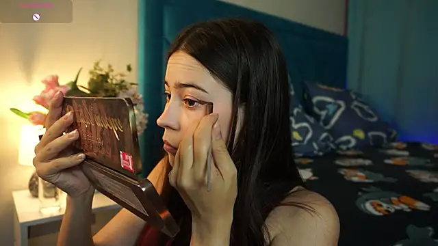 ywixos online show from October 3, 2025, 1:52 pm