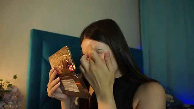 ywixos online show from October 7, 2025, 1:41 pm