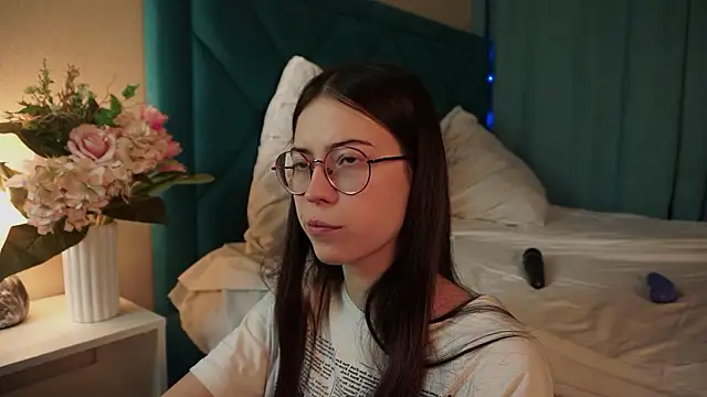 ywixos online show from February 12, 2026, 2:45 pm