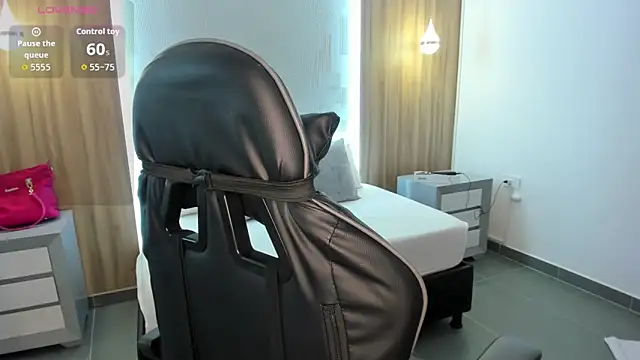 megara x  online show from December 5, 2025, 2:31 am