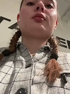 Snapshot of StephanieMur chatting on November 9, 2025, 7:17 am StephanieMur online show from November 9, 2025, 7:17 am