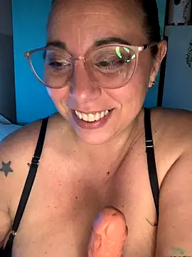 LupeLok online show from September 19, 2025, 4:58 am