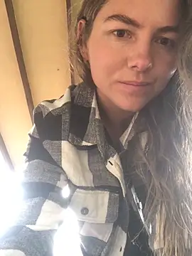 Snapshot of Angiehuston1 chatting on March 5, 2026, 1:07 pm Angiehuston1 online show from March 5, 2026, 1:07 pm