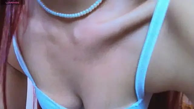 Snapshot of ViolethRosse chatting on April 22, 2026, 1:52 am ViolethRosse online show from April 22, 2026, 1:52 am