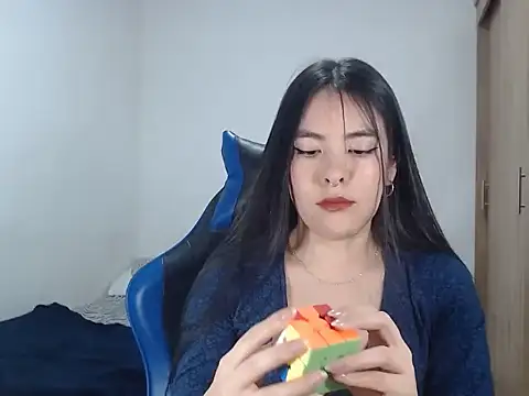 Snapshot of EloiseJun chatting on November 6, 2025, 12:11 am EloiseJun online show from November 6, 2025, 12:11 am