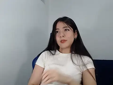 Snapshot of EloiseJun chatting on November 11, 2025, 3:28 am EloiseJun online show from November 11, 2025, 3:28 am