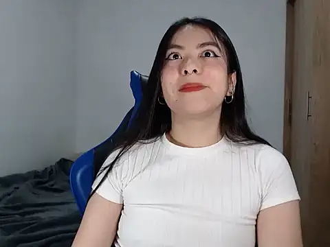 Snapshot of EloiseJun chatting on November 23, 2025, 4:34 am EloiseJun online show from November 23, 2025, 4:34 am