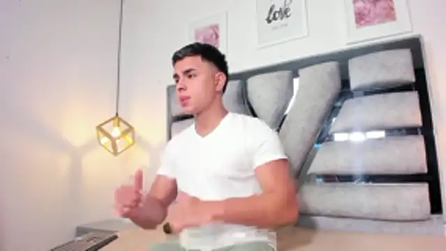 lianfox  online show from March 21, 2026, 12:21 pm