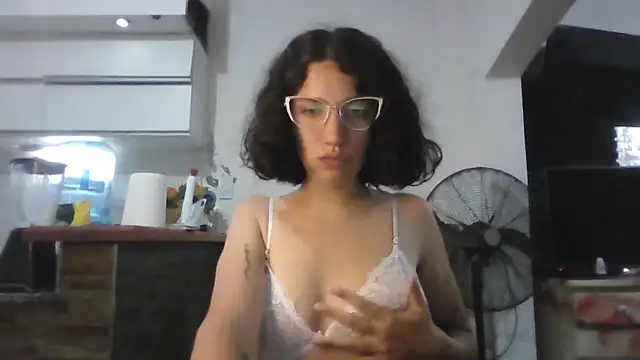 loliporomero online show from November 6, 2025, 12:44 am