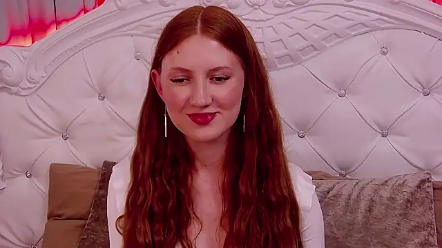 SaraMoor online show from October 21, 2025, 4:30 pm