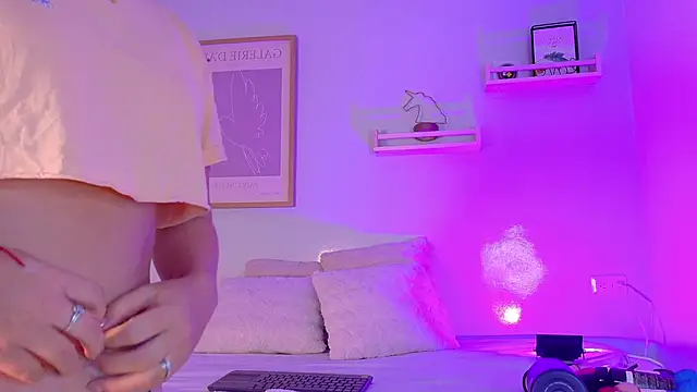 BelaMiller  online show from December 19, 2025, 11:39 am