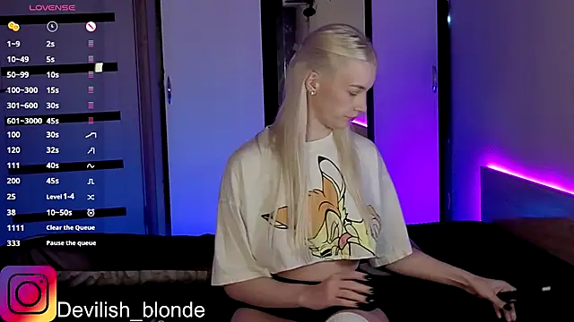 Snapshot of HitchcocianBlonde chatting on November 29, 2025, 5:27 pm HitchcocianBlonde online show from November 29, 2025, 5:27 pm