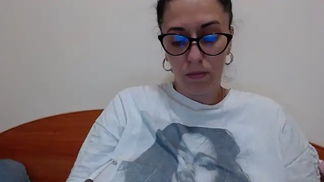jollene online show from June 7, 2026, 1:37 pm