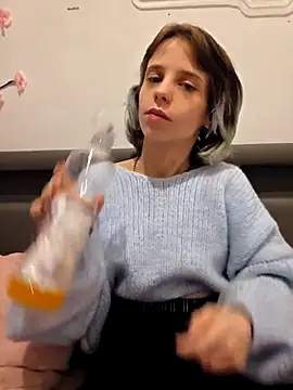 Snapshot of Little_evil00 chatting on October 4, 2025, 8:07 pm Little evil00 online show from October 4, 2025, 8:07 pm