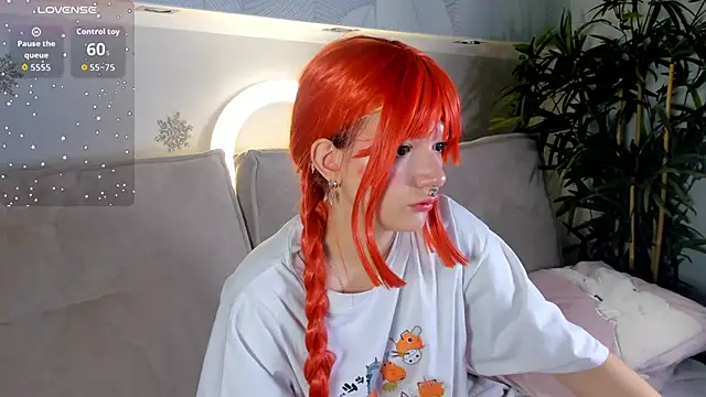 Molly Platt online show from December 2, 2025, 9:25 am