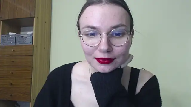 Snapshot of LooveELLYx chatting on December 17, 2024, 2:44 pm LooveELLYx online show from December 17, 2024, 2:44 pm