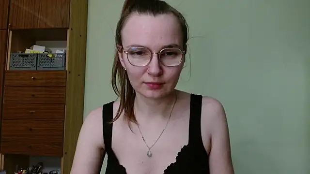 LooveELLYx online show from September 30, 2025, 8:47 pm