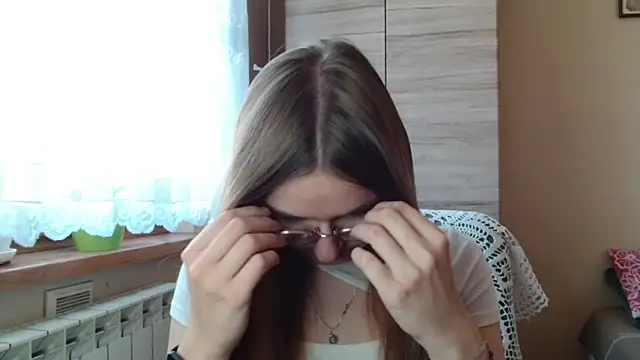 Snapshot of LooveELLYx chatting on November 4, 2025, 7:51 am LooveELLYx online show from November 4, 2025, 7:51 am